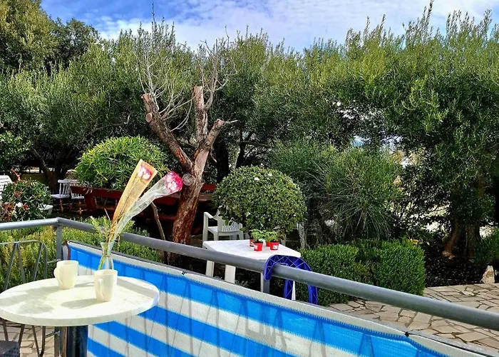 Meli Seafront Chill *