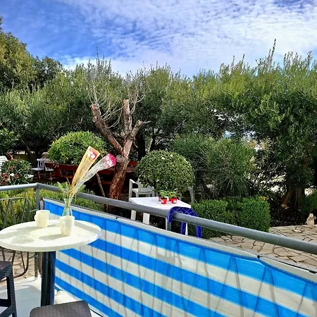 Meli Seafront Chill *