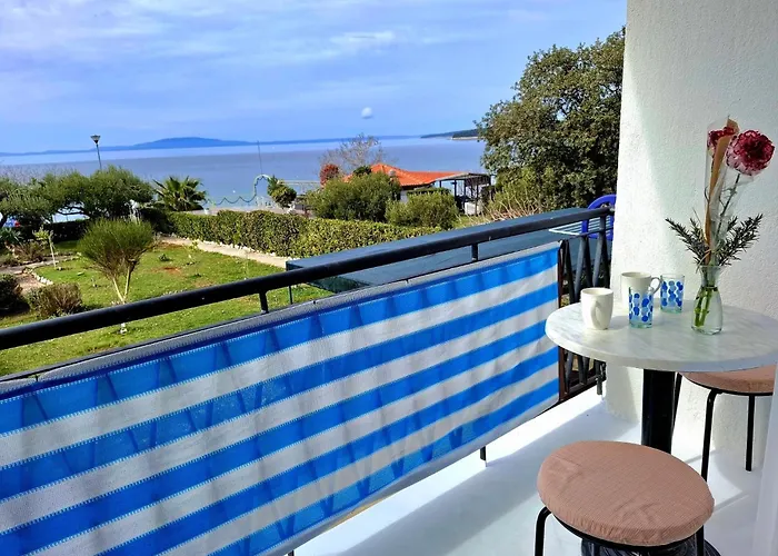 Meli Seafront Chill * ראב